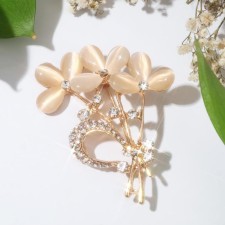 Brooch 
