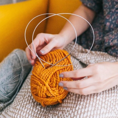 The knitting needles are circular, for knitting, with a metal cable, d = 3 mm, 14/100 cm-2