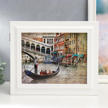 Key "somewhere in Venice" white 26x31x4.5 cm