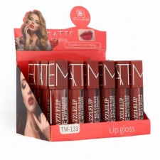 Matte lip gloss is liquid, waterproof, mix