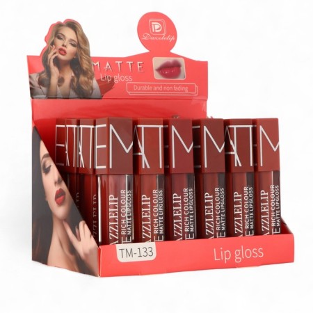 Matte lip gloss is liquid, waterproof, mix