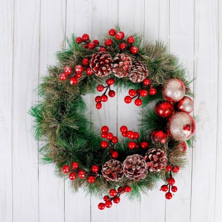 New Year's Wreath D-30 cm "Berries are red and cones"