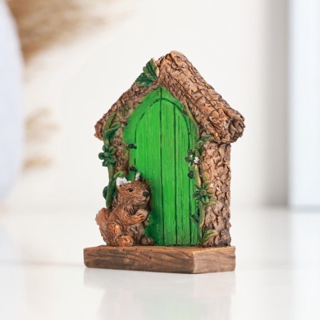 Figure "Secret door" 2x4x7cm-2