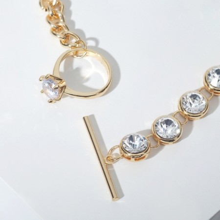 The necklace "chain" is a thread from crystals, the color is white in gold, 45 cm-1