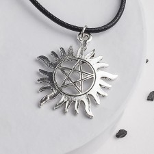 Pentagram cord in the sun in the sun, the color is black silver on the black lace, 42 cm