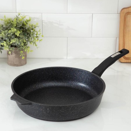 Granite Star pan, d = 30 cm, plastic handle, anti -stick coating, black color