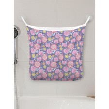 Organizer in a bathtub on the suction cups 