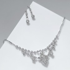 Set 2 items: earrings, widding necklace, white color in silver, 45 cm