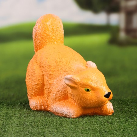 Garden figure "Squirrel lies" red, 23x30x15cm-1