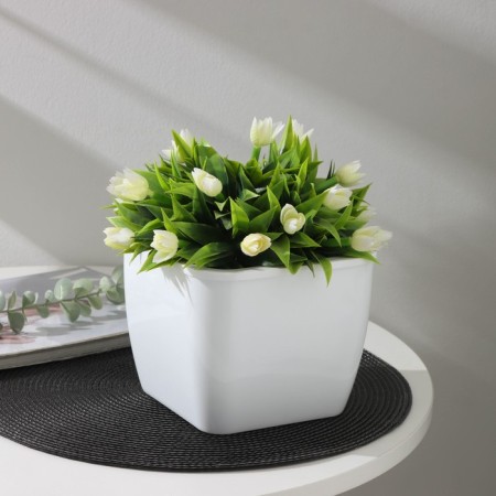 Kashpo with the insert "Gloss", 2.4 l (1.6 l), white color