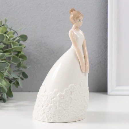 Souvenir ceramics "Bride before the wedding" 19x10x9.5 cm-1