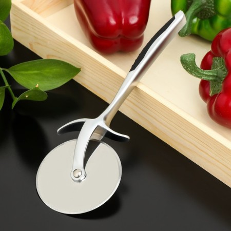 Knife for pizza and dough shapes shapes, silver color