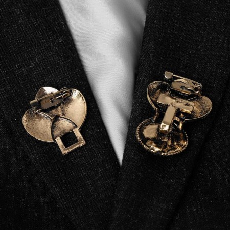 Cardigan clamp "Lesser", white color in black gold-4
