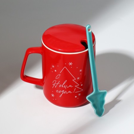 Ceramic mug with a spoon and a “Happy New Year” lid, 400 ml, red color-3