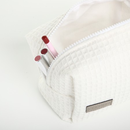 Cosmetic bag at the lightning textura, white color-7