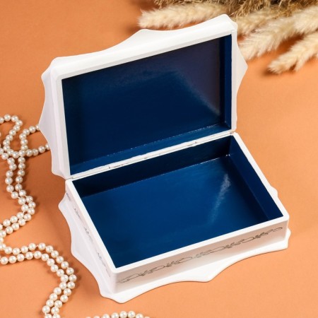 Casket "plot", white, 25 × 16 cm, lacquer miniature-1