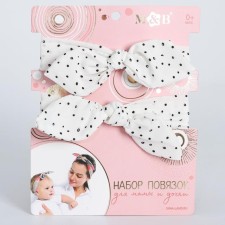 A set of dressings on the head for mom and daughter 