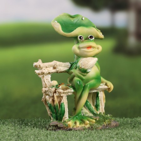 Garden figure "Frog on the bench" 7x13x19cm /// Mix-2