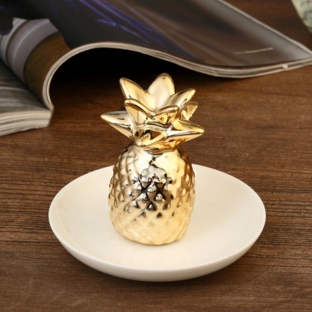 Souvenir ceramics stand for the rings "pineapp" gold 7x10x10 cm