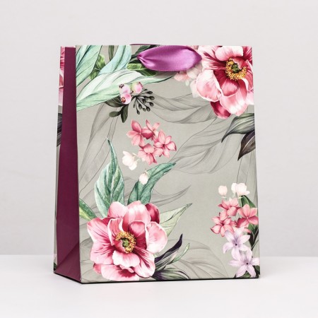 Gift package "Large pink flowers" 18 x 22.3 x 10 cm