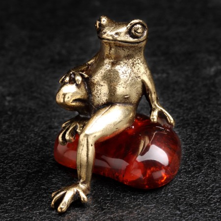 Souvenir "Business Frog", brass, amber
