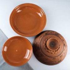 Set of dishes 