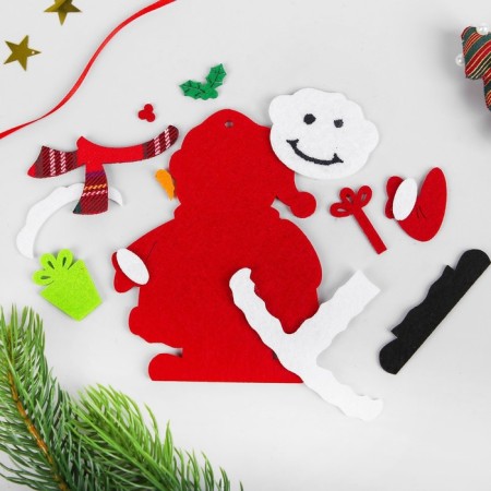 Set for creativity - Create a Christmas tree decoration from a felt "Snowman with a gift"-1