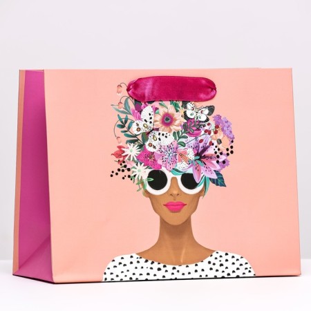Gift package "Bright image", 23 x 17.8 x 9.8 cm
