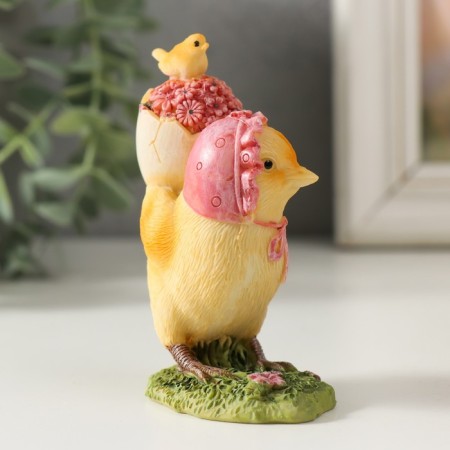 Souvenir Polystone "Kurochka in a dex, carries a chicken in a shell with flowers" 6.5x4x9 cm-3