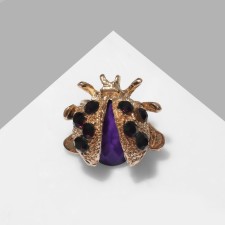 Brooch 