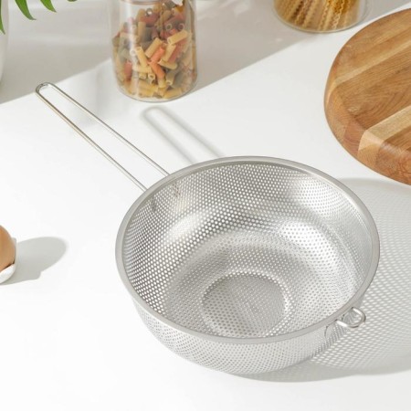 A colander made of stainless steel "Marco", d = 25 cm, a long handle, chrome color color-1