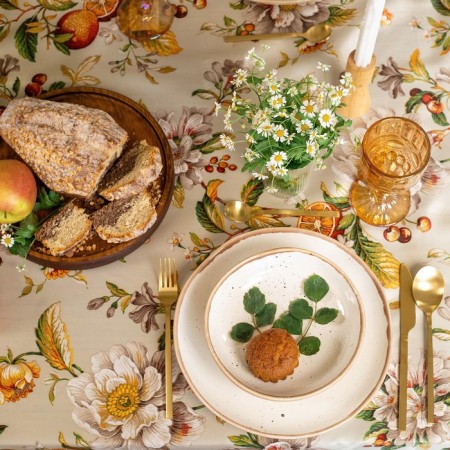 The tablecloth "Flower day" is 145x110 cm, 100% p/e-2