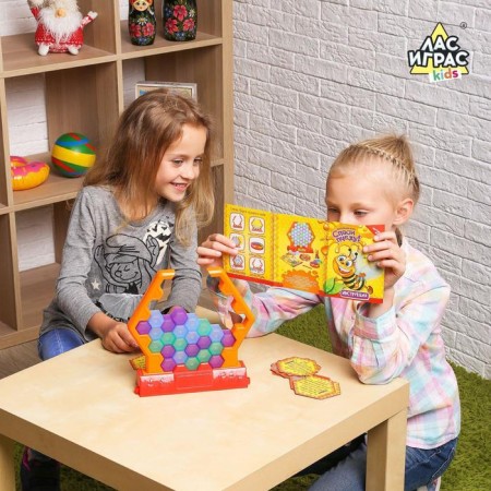 A board game to dexterity and reaction "Save the bee", 2-4 players, 3+-2