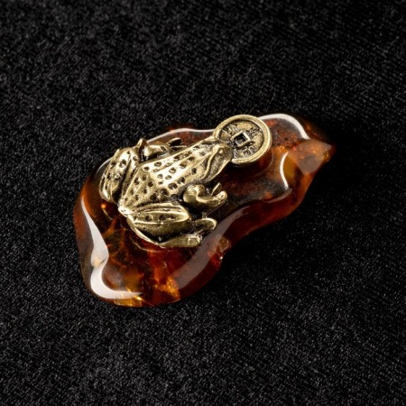 Souvenir "Frog Feng Shui", brass, amber, 2.5x4.5x1 cm-2