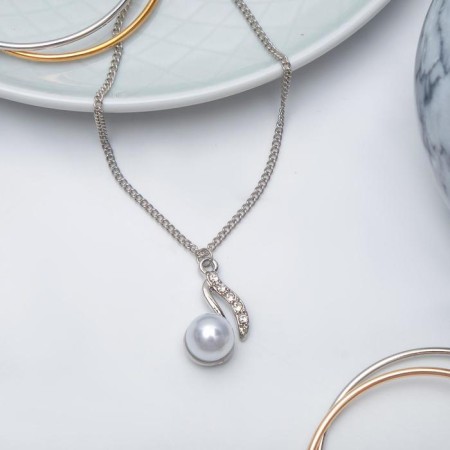 Pearl pearl, white color in silver, 40 cm