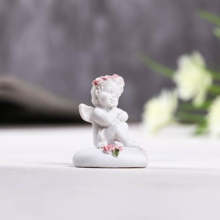 Souvenir Polystone "Angel Sit on the Heart" in a wreath of roses, mix, 3.5x3x4 cm-3