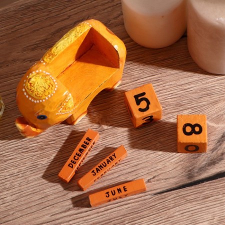 Wooden calendar with Elephant cubes 11x4.5x6.6 cm mix-4