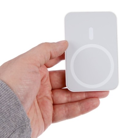 External battery CRR-32, 3000 mAh, 5 W, with the function Magsafe, Lightning, White-6
