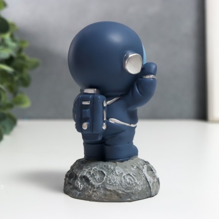 Souvenir Polystone "Astronaut on the Moon" Gray 11.5x6.5x6.5 cm-3
