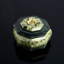 Binogran casket, 9.5x9.5x6.5 cm, coil