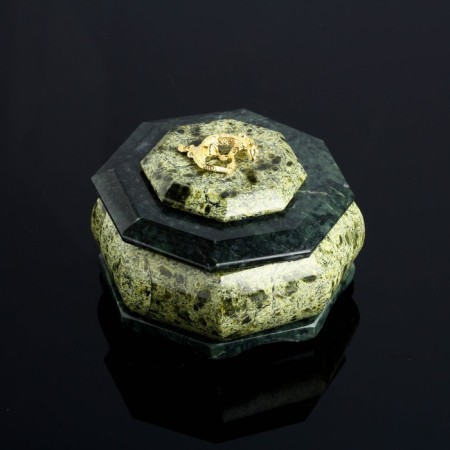 Binogran casket, 9.5x9.5x6.5 cm, coil