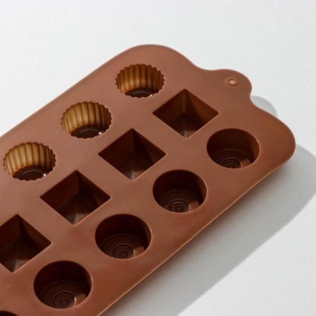 Form for chocolate of the share “circles, squares”, silicone, 21.5 × 10.4 × 1.5 cm, 15 cells, brown color-4