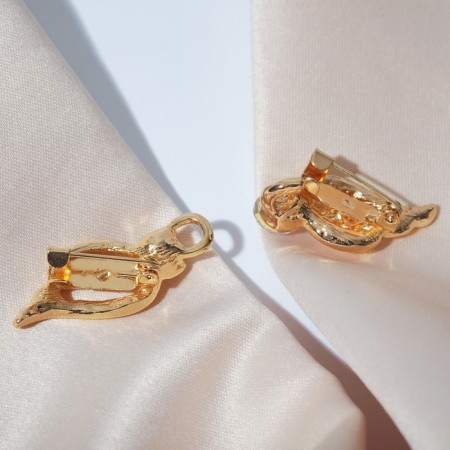Cardigan clamp "Waves", white color in gold-4