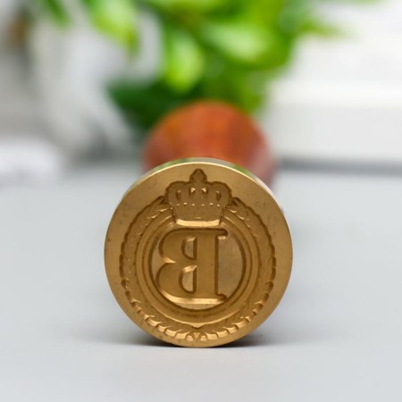 Printing for wax with a wooden handle "Crown with the letter B" 9x2.5x2.5 cm-1