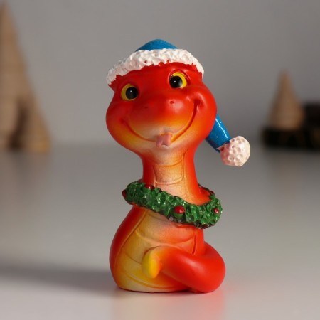 Souvenir Polystone "Snake Red in a blue hat and New Year's wreath" 5x4x8.5 cm