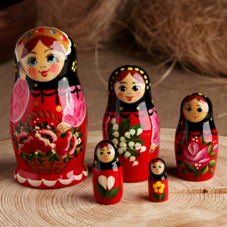 Nesting doll "Russians", black scarf, 5 puppet