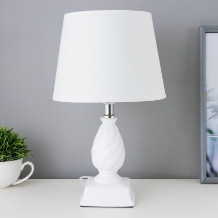 Table lamp "Chantal" 1he14 40W white 20x20x30 cm Risalux