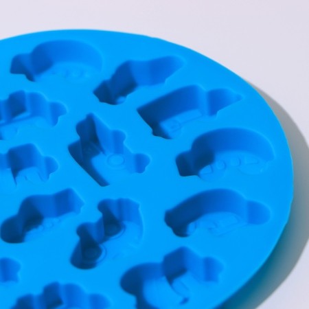 The shape for marmalade is the “machine”, silicone, d = 12 cm, 17 cells, purple color-2