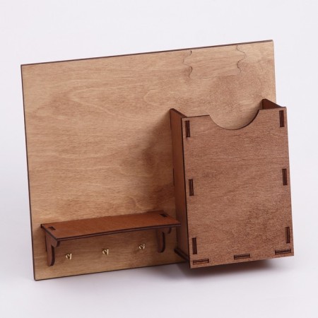 The keywood is wall -mounted with the pocket shelf.-5
