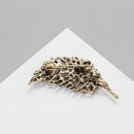 Brooch "Leaf", purple color in gold-1
